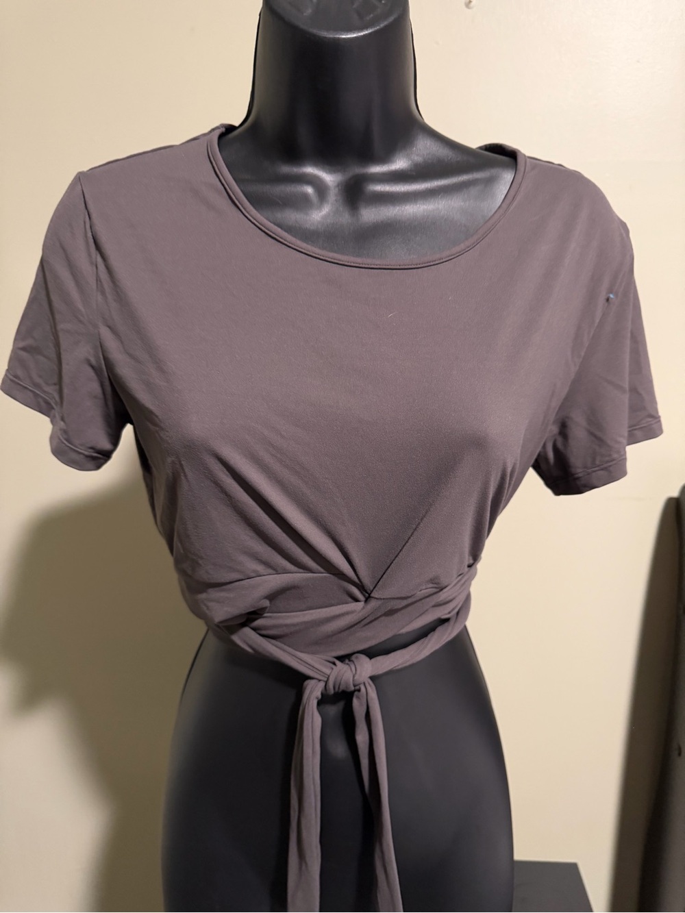 Alphalete Tie-Front Crop Top - Gray